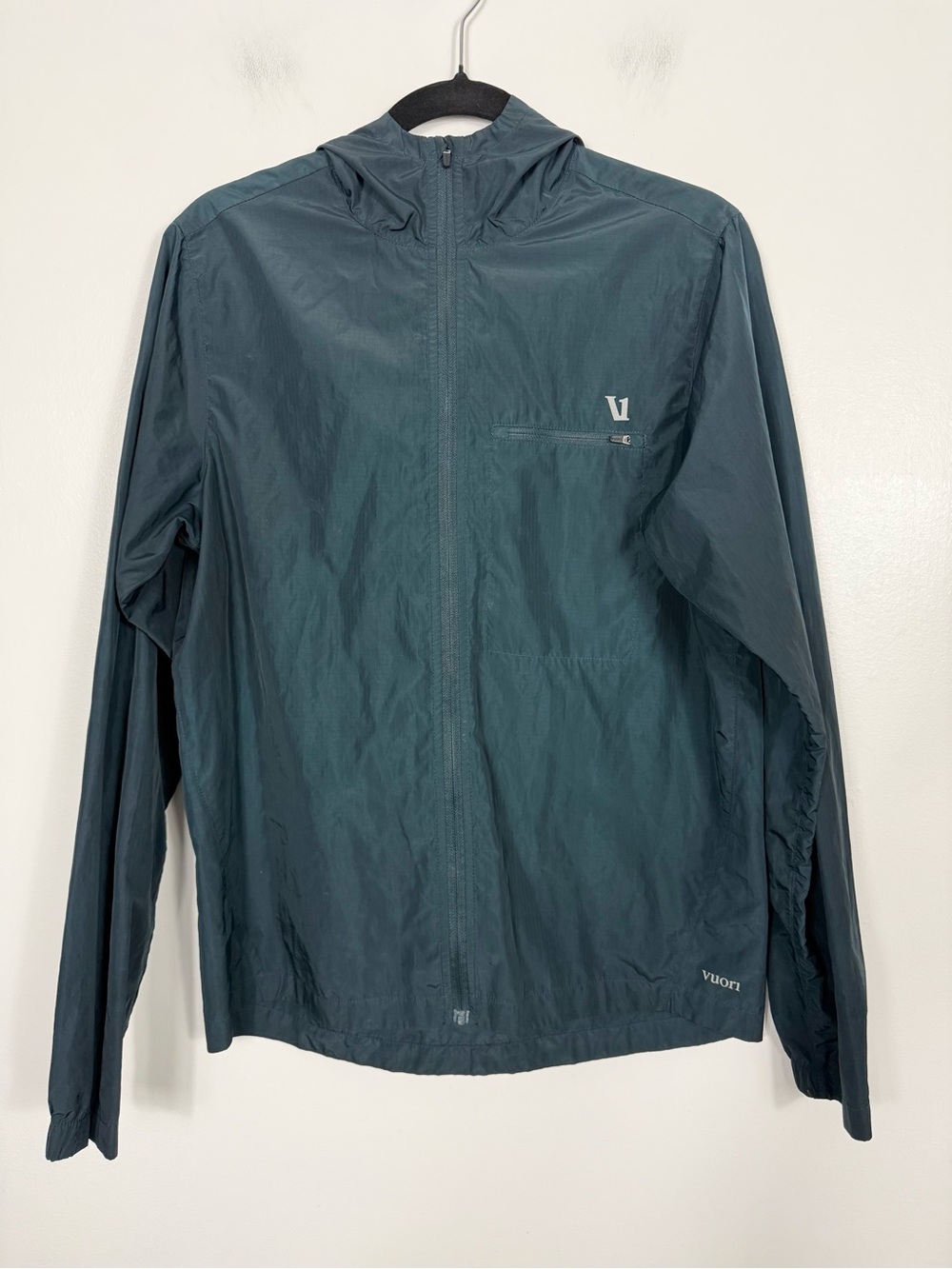 Vuori men’s daybreak windbreaker V523 small